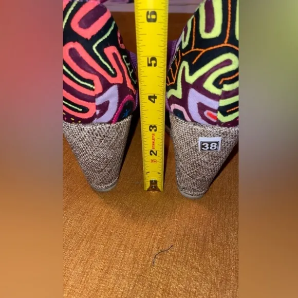 NWT Handmade colombian sandals multicolor print size 8