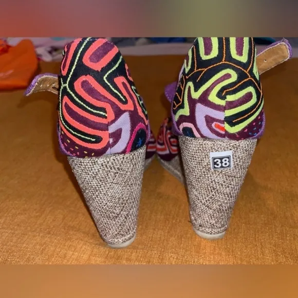 NWT Handmade colombian sandals multicolor print size 8