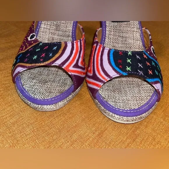 NWT Handmade colombian sandals multicolor print size 8
