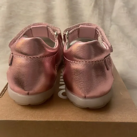 NWT NATURINO SEE Half-closed laminated leather sandals in Pink