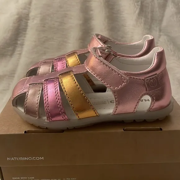 NWT NATURINO SEE Half-closed laminated leather sandals in Pink