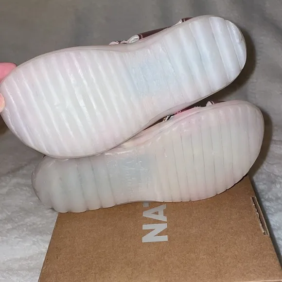 NWT NATURINO SEE Half-closed laminated leather sandals in Pink
