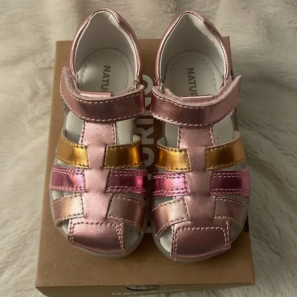 NWT NATURINO SEE Half-closed laminated leather sandals in Pink