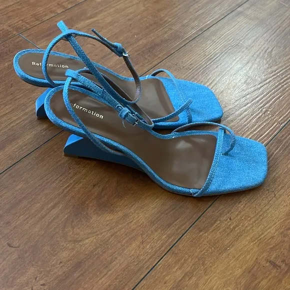 NWT Reformation  Emilia wedges sandals