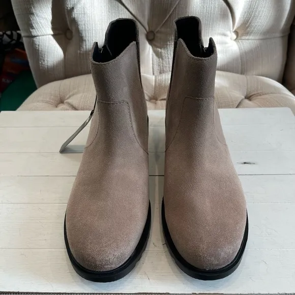 Nwt Sorel Emilie II Chelsea bootie Women 7.5/ 38.5 EU Waterproof Tan Suede Boots