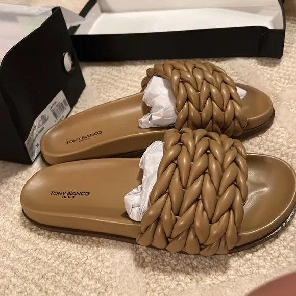 NWT Tony Bianco Sandals