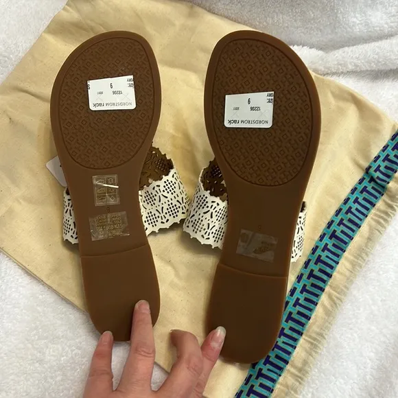 NWT TORY BURCH SIZE 9 SANDALS