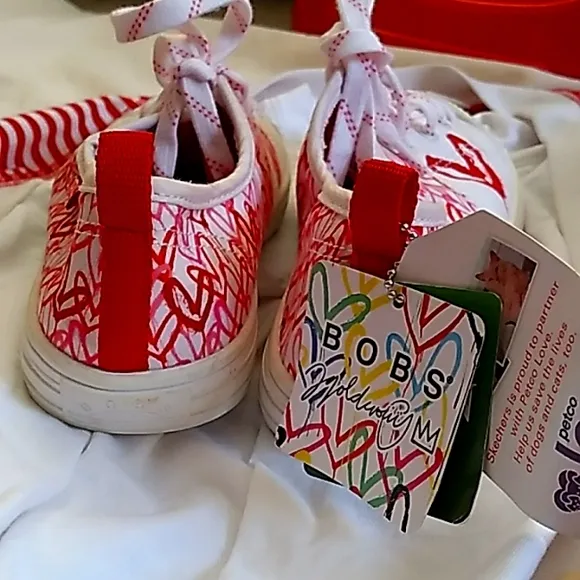 NWT Women's BOBS heart ♥  red and white, limited edition, Size 5 5
