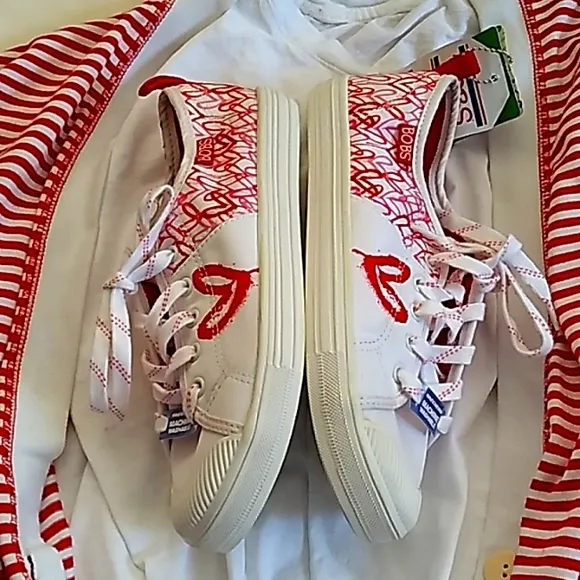 NWT Women's BOBS heart ♥  red and white, limited edition, Size 5 5