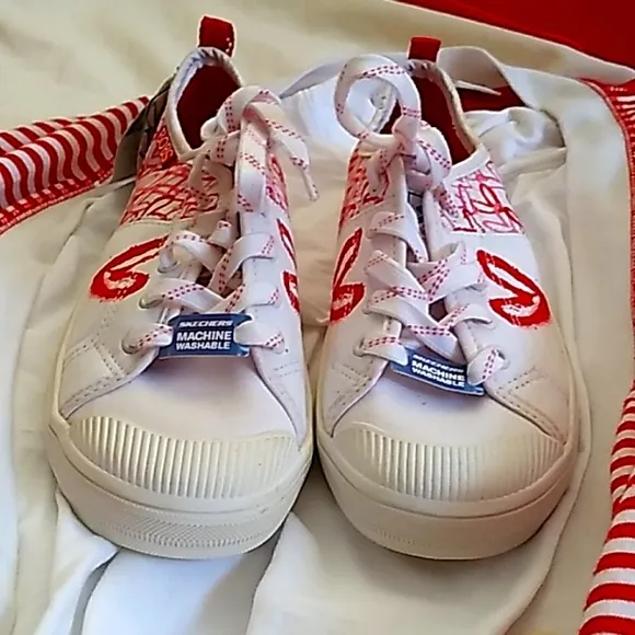 NWT Women's BOBS heart ♥  red and white, limited edition, Size 5 5