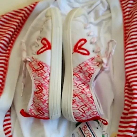 NWT Women's BOBS heart ♥  red and white, limited edition, Size 5 5