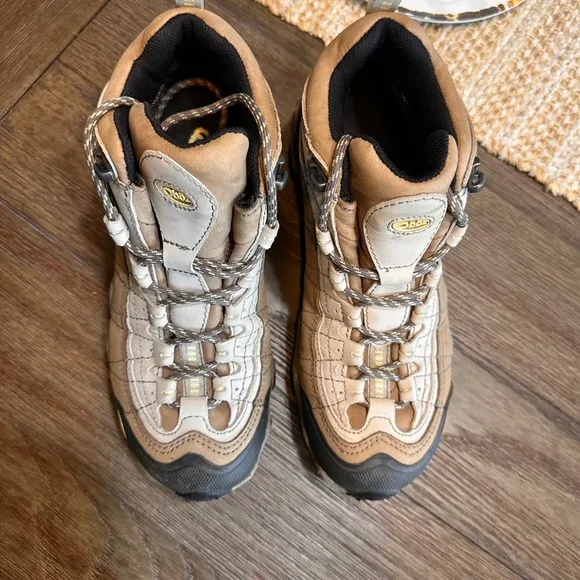 Oboz Yellowstone Waterproof Mid Hiking Boots Trail Shoes Bridger Tan Women 8.5