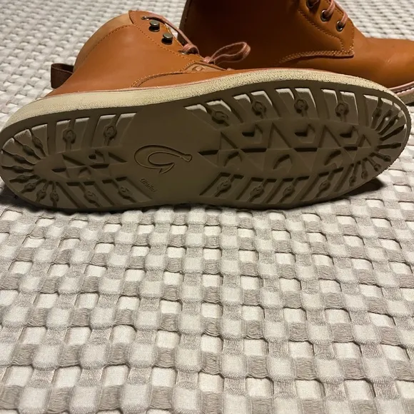 OluKai KilaKila men’s boots sz 9