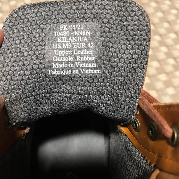 OluKai KilaKila men’s boots sz 9