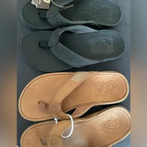 Olukai Sandals - set of 2