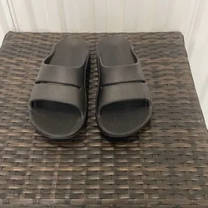 Oofos Sandals Mens size 11