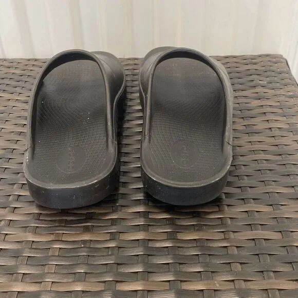 Oofos Sandals Mens size 11