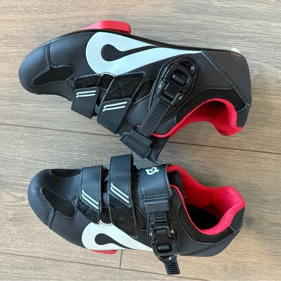 Peloton Size 38 kids (size 6 women’s) Indoor Cycling Shoes with Cleats
