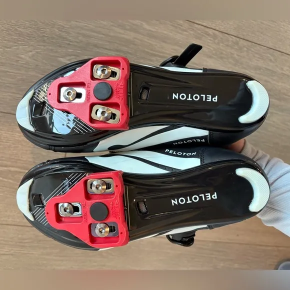 Peloton Size 38 kids (size 6 women’s) Indoor Cycling Shoes with Cleats