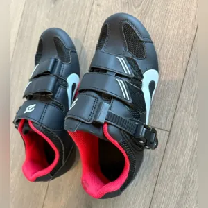 Peloton Size 38 kids (size 6 women’s) Indoor Cycling Shoes with Cleats