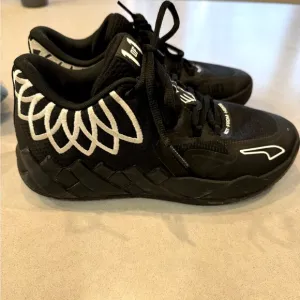 Puma MELO mb1 lo jr Tennis Shoes - gently used, size 7.