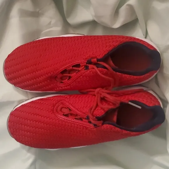 Red Jordan's (big boy)sz. 5.5