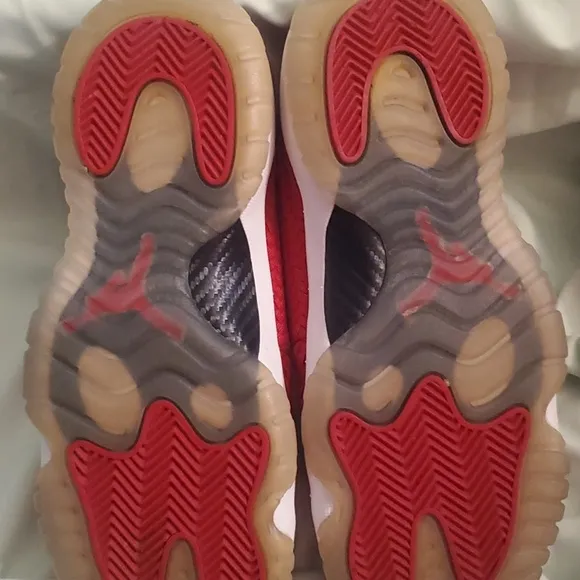 Red Jordan's (big boy)sz. 5.5