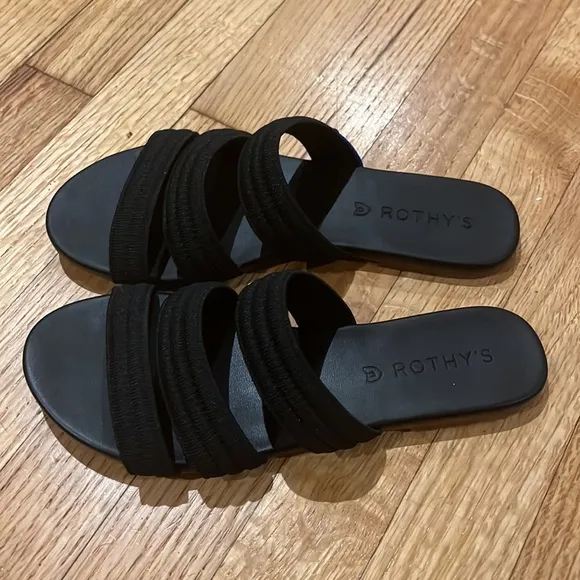 Rothy’s 💥retired 💥 black triple band sandals
