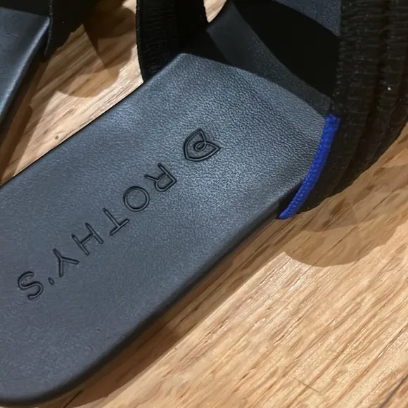 Rothy’s 💥retired 💥 black triple band sandals
