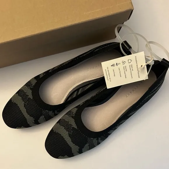 Sanctuary Slip On Flat Shoes Size 7.5 NWT