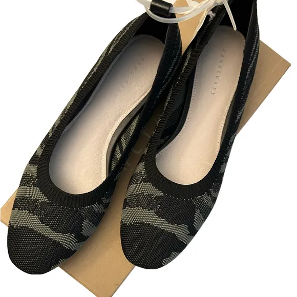 Sanctuary Slip On Flat Shoes Size 7.5 NWT