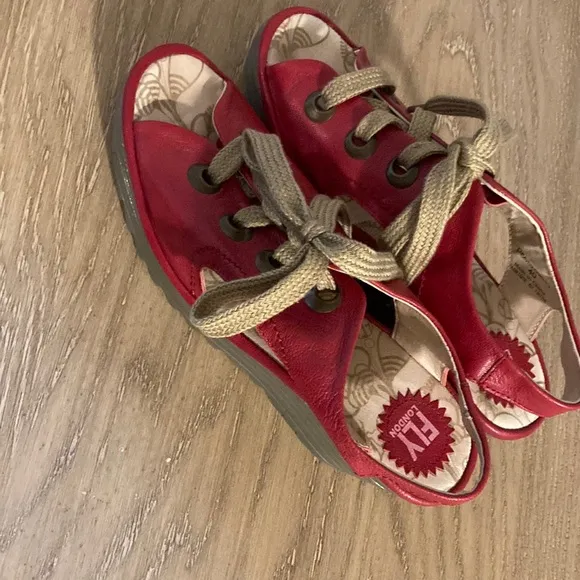 Sandals FLY LONDON size 40