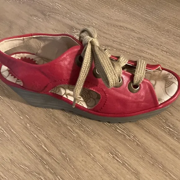 Sandals FLY LONDON size 40