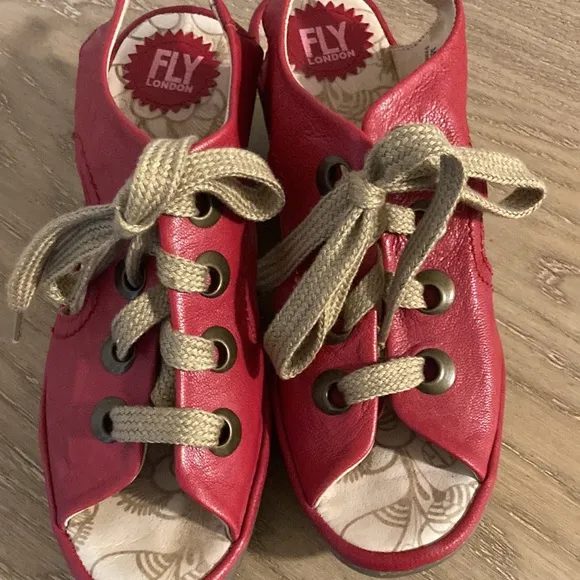 Sandals FLY LONDON size 40