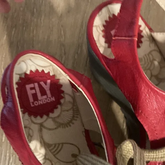 Sandals FLY LONDON size 40
