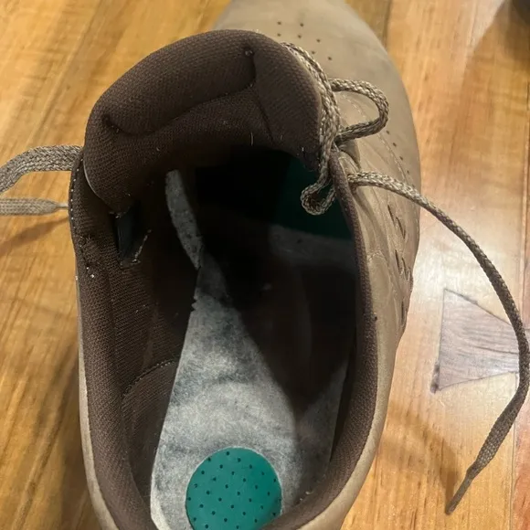 SAS “Free Time” sage leather sneakers size 10 in GUC