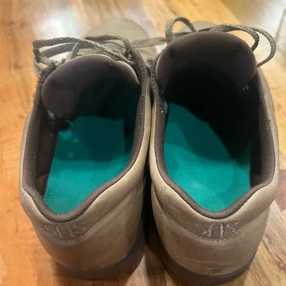SAS “Free Time” sage leather sneakers size 10 in GUC