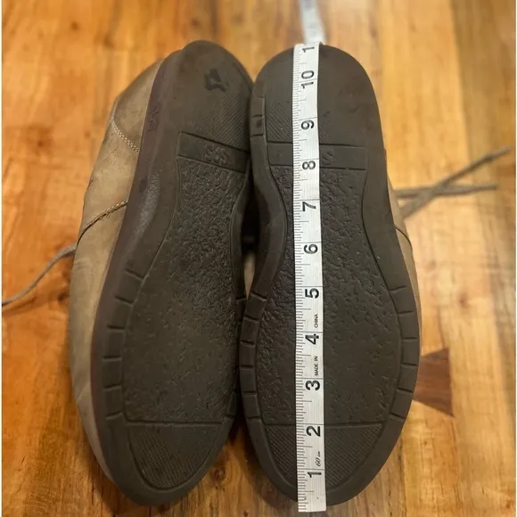 SAS “Free Time” sage leather sneakers size 10 in GUC