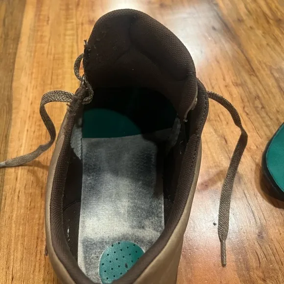 SAS “Free Time” sage leather sneakers size 10 in GUC