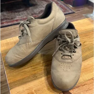 SAS “Free Time” sage leather sneakers size 10 in GUC