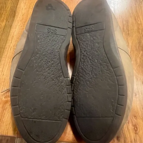 SAS “Free Time” sage leather sneakers size 10 in GUC