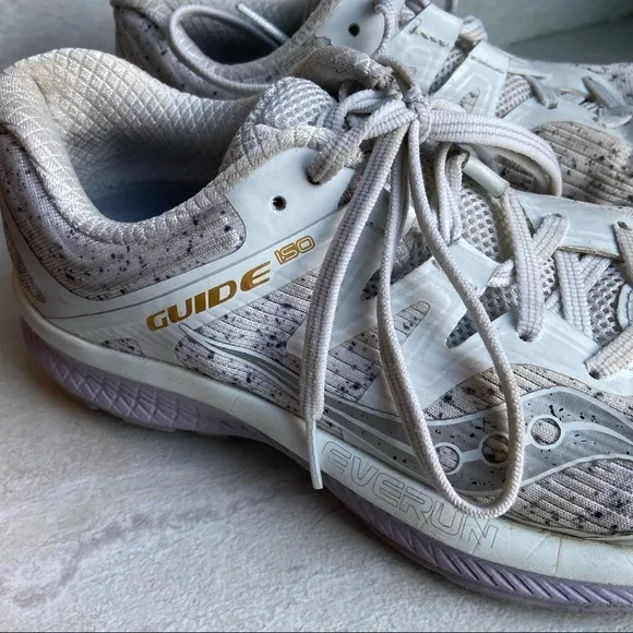 Saucony guide ISO women’s running shoes 8 purple gray