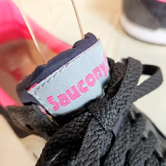 Saucony Sneakers Womens Size 8 Bullet Low Profile Gray Trainers Athleisure Pink