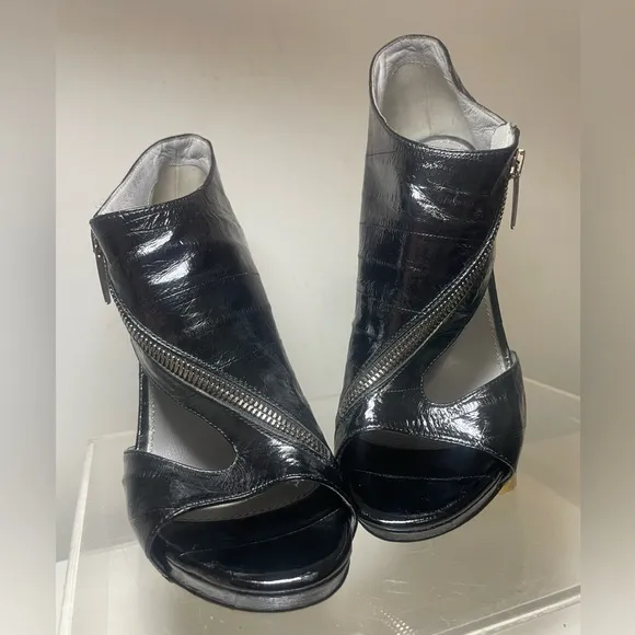 SERGIO ROSSI Black Eel skin zip clausure sandals sz 37.5made in italy