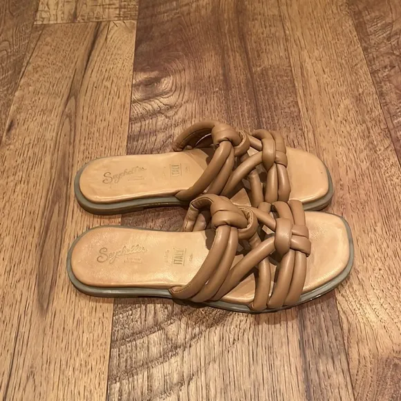 Seychelles Woman’s Brown Sandals Size 6