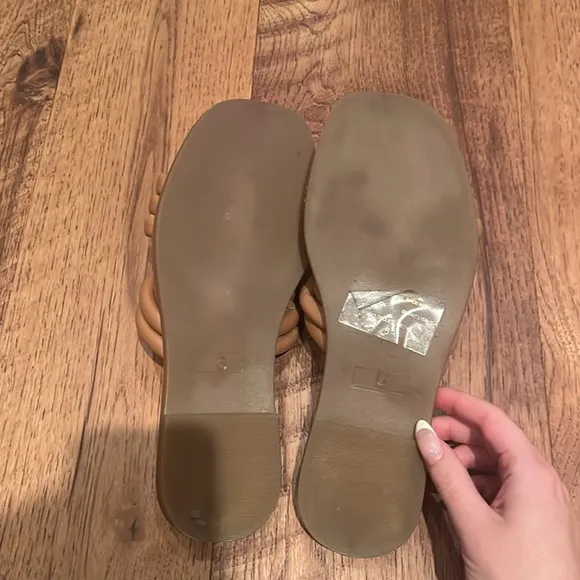 Seychelles Woman’s Brown Sandals Size 6