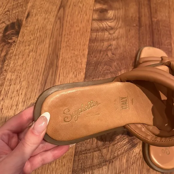 Seychelles Woman’s Brown Sandals Size 6