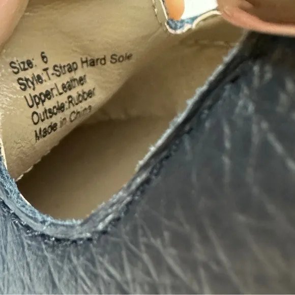Size 6 NAVY Blue T-Straps Mon Petit Shoes Leather‎