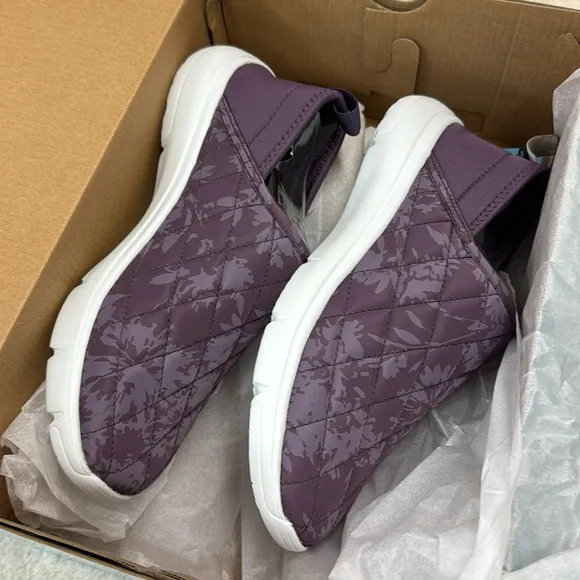 Size 7 - VB CLOUD by VERA BRADLEY - Purple Convertible Slip-On Shoe NEW $80 msrp