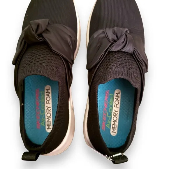 Skechers Girls' Debbie Black Modern Jogger‎ Satin Bow Sneakers Sz 3